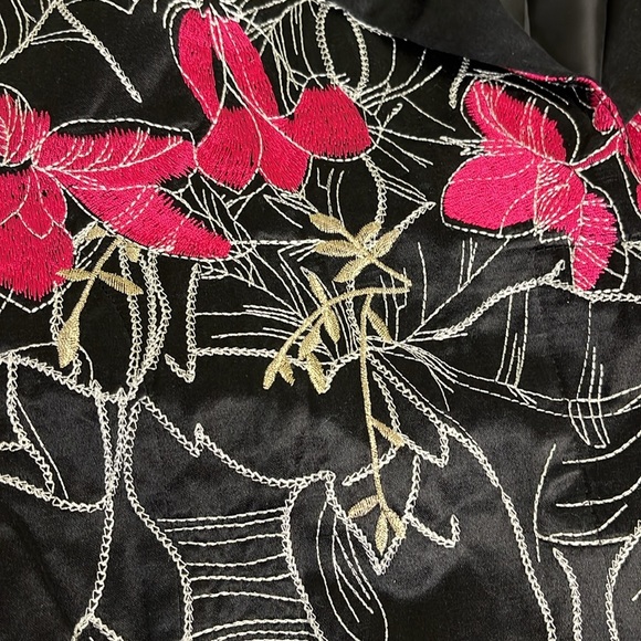 Chico’s Silk Blend Black Fuchsia Floral Embroidered Lined Jacket Sz 1 M/8 - Picture 12 of 13